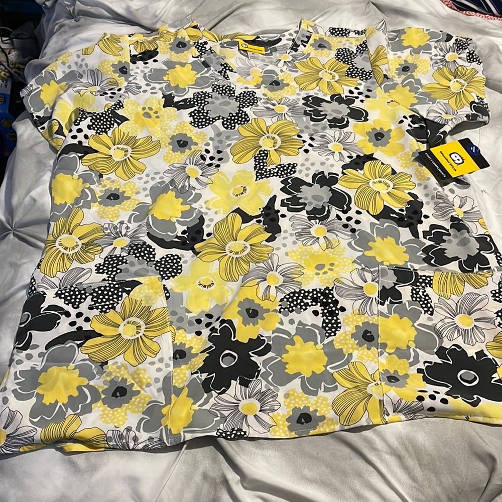 Floral scrub top